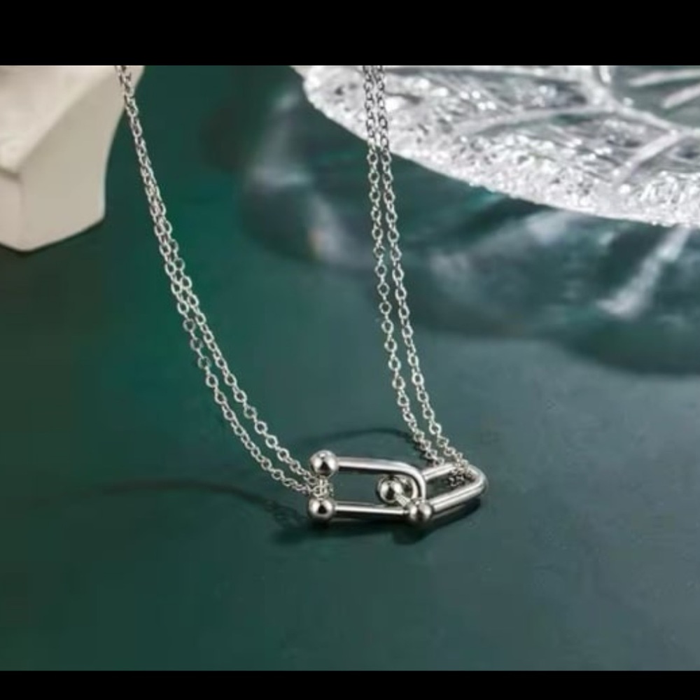 Gorgeous Silver Interlocking Loop Pendant Necklace - image 8